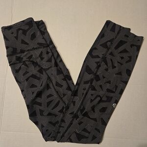Lululemon Black and White Geometric Striped Leggings Active size 2